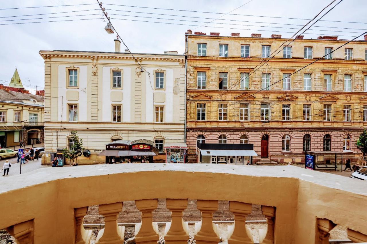 Family Apartments In Lviv Center With Balcony Екстериор снимка