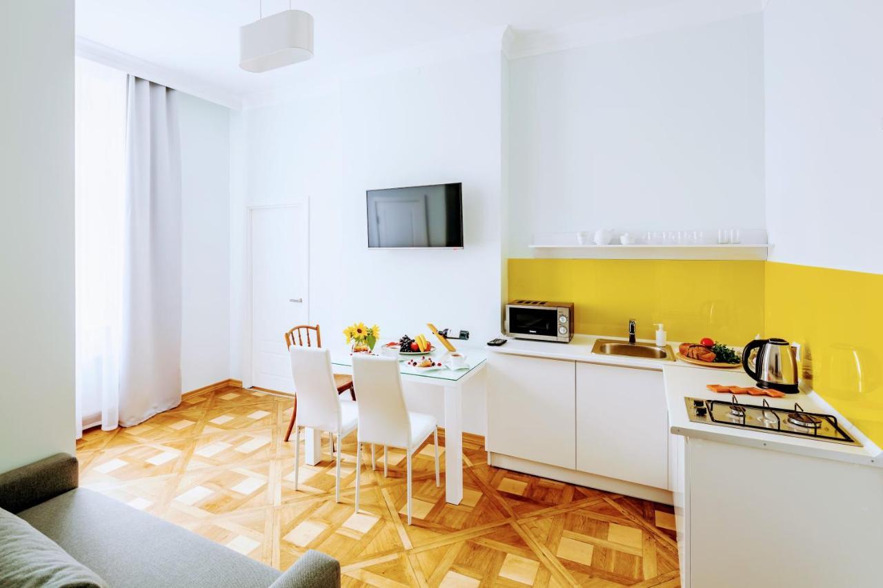 Family Apartments In Lviv Center With Balcony Екстериор снимка