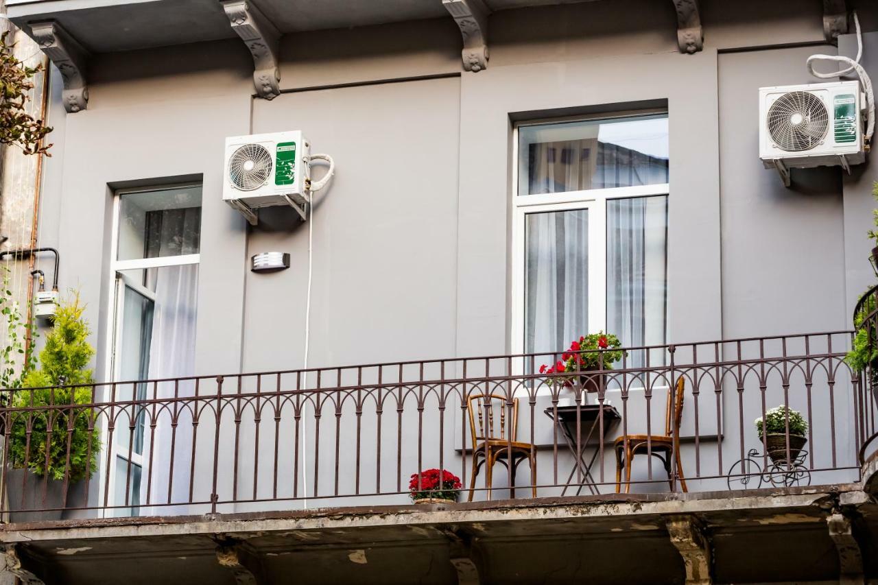 Family Apartments In Lviv Center With Balcony Стая снимка